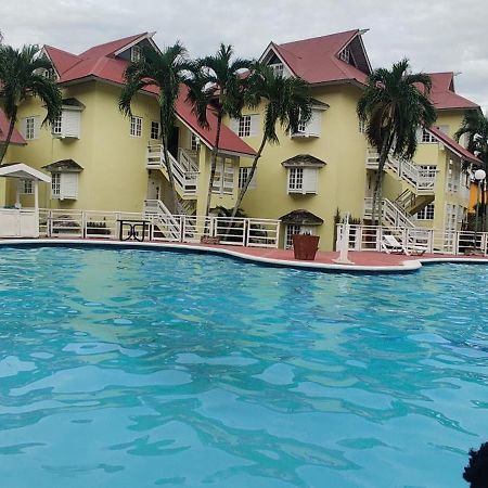 Appartamento Comfort Zone At The Ridge E17 Ocho Rios Esterno foto